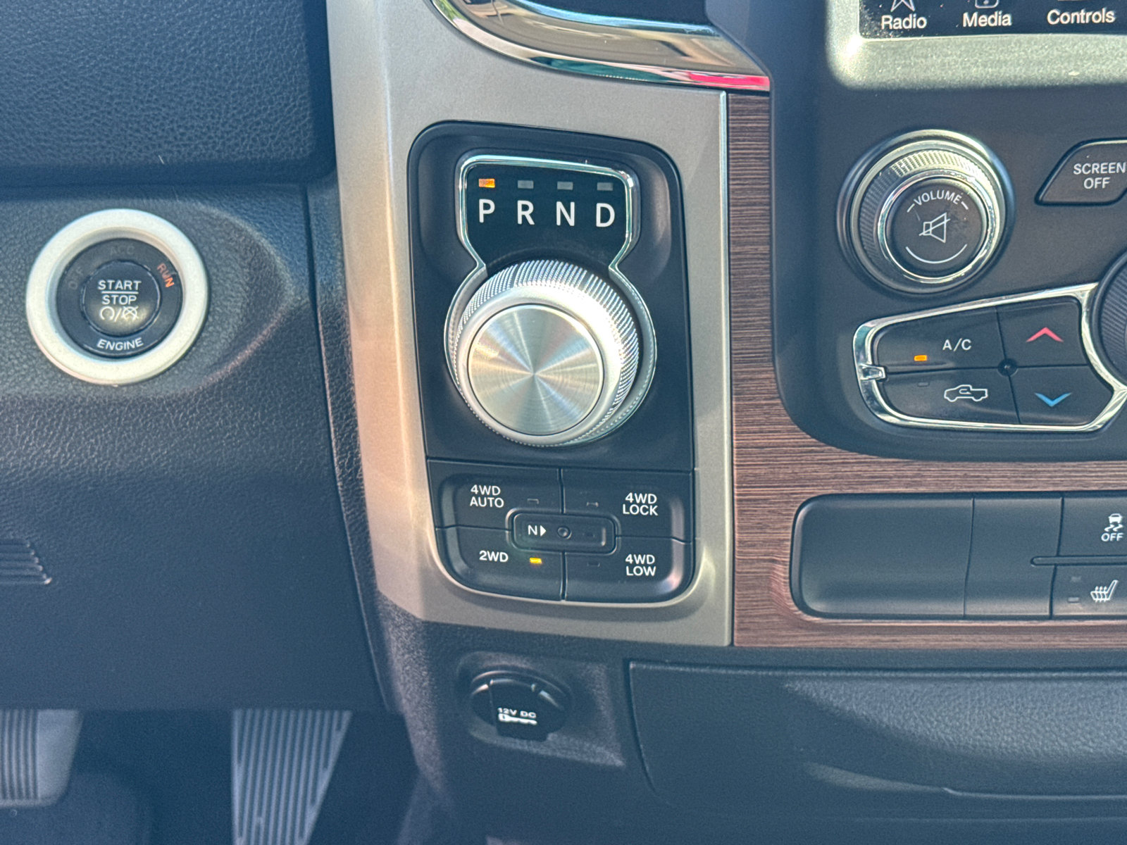 Used 2014 RAM 1500 Laramie w/ Convenience Group AWD/4WD image 14