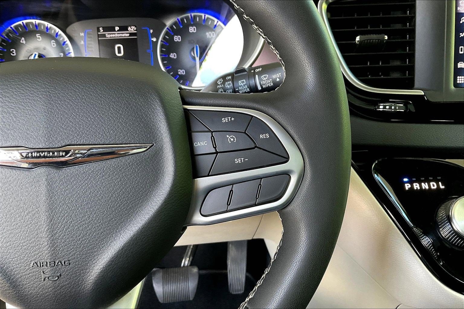 Used 2023 Chrysler Voyager LX FWD image 11