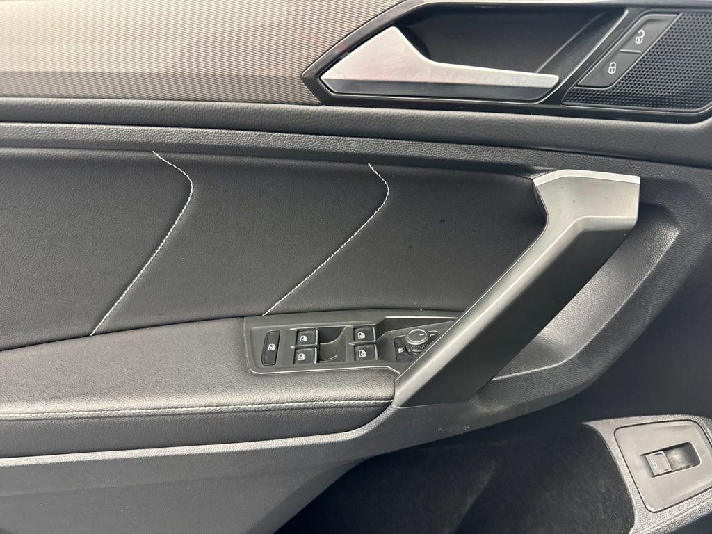 Used 2024 Volkswagen Tiguan SE image 10