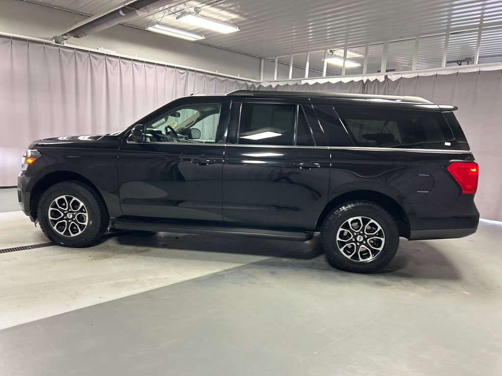 Used 2024 Ford Expedition Max XLT image 4