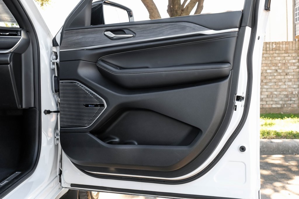 Used 2022 Jeep Grand Cherokee L Overland w/ MOPAR Finishing Package image 57