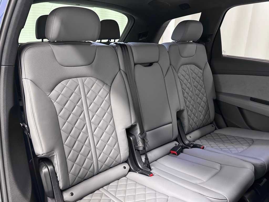 Used 2025 Audi SQ7 Prestige w/ Prestige Package image 23