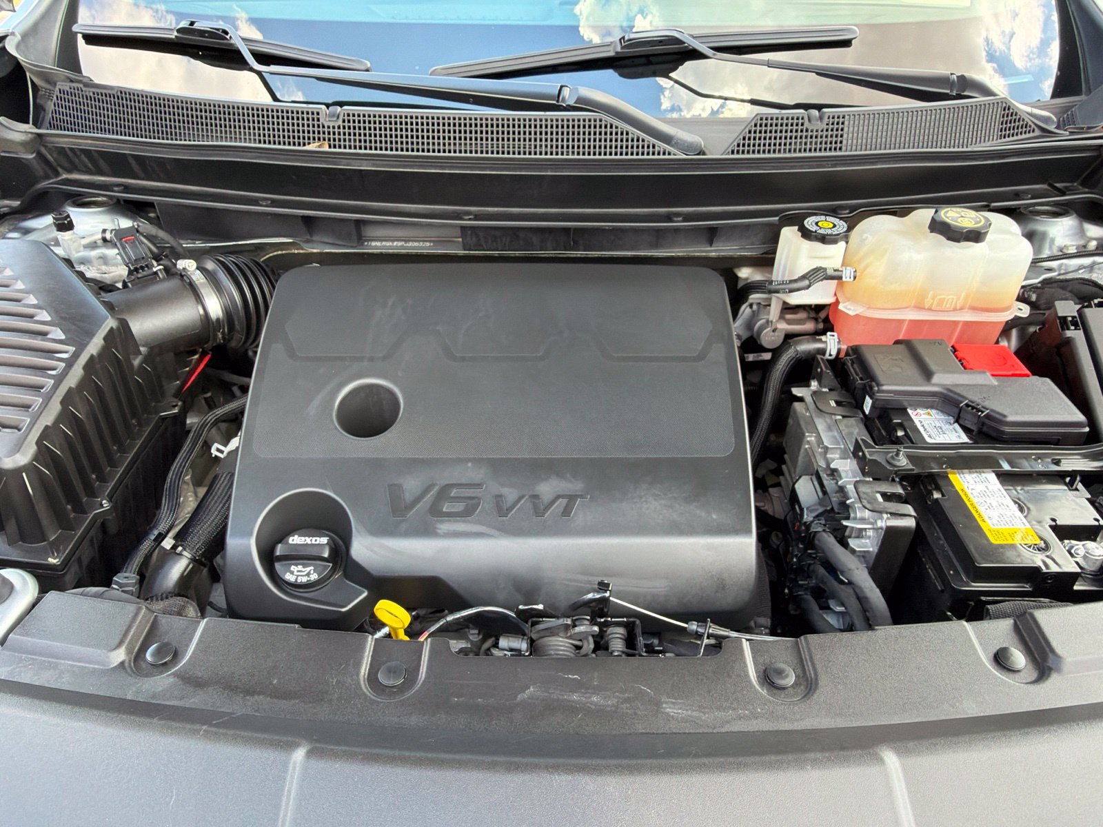 Used 2023 Chevrolet Traverse LT FWD image 13