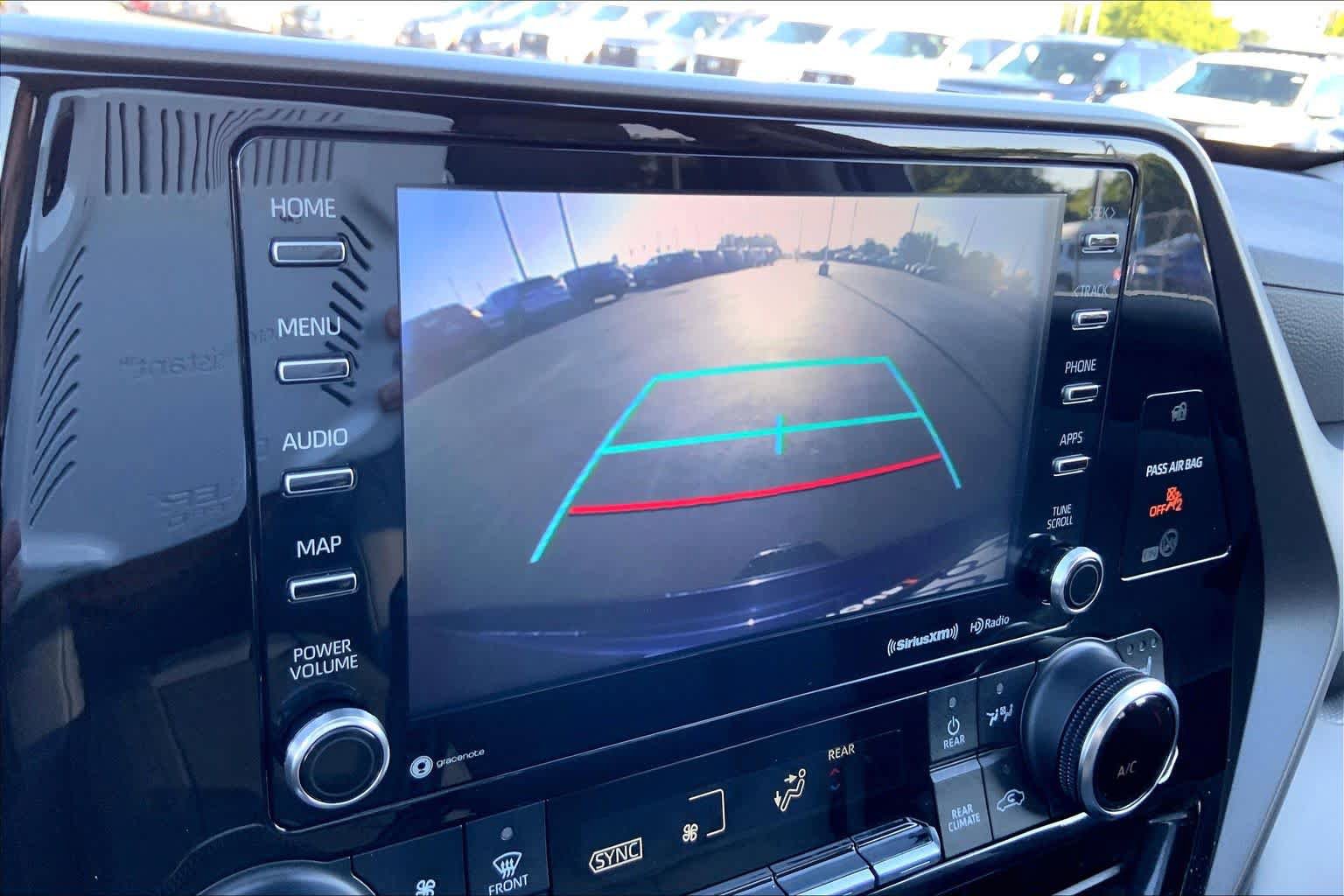 Used 2022 Toyota Highlander XLE AWD/4WD image 24
