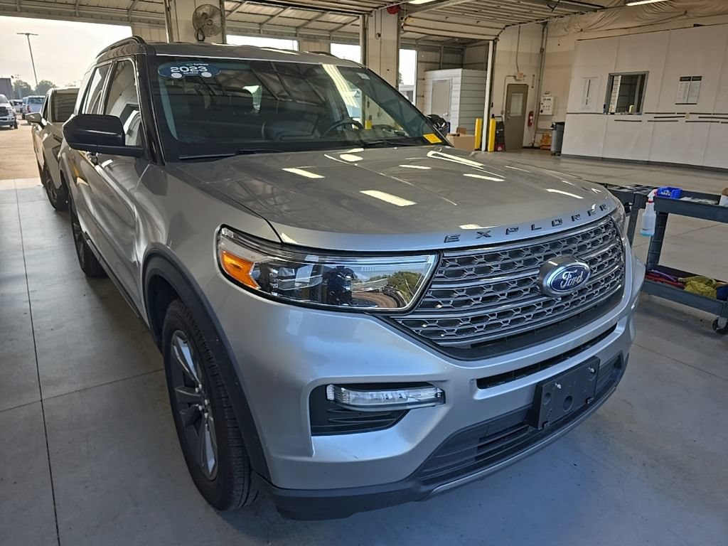 Used 2023 Ford Explorer XLT w/ Equipment Group 202A AWD/4WD image 1