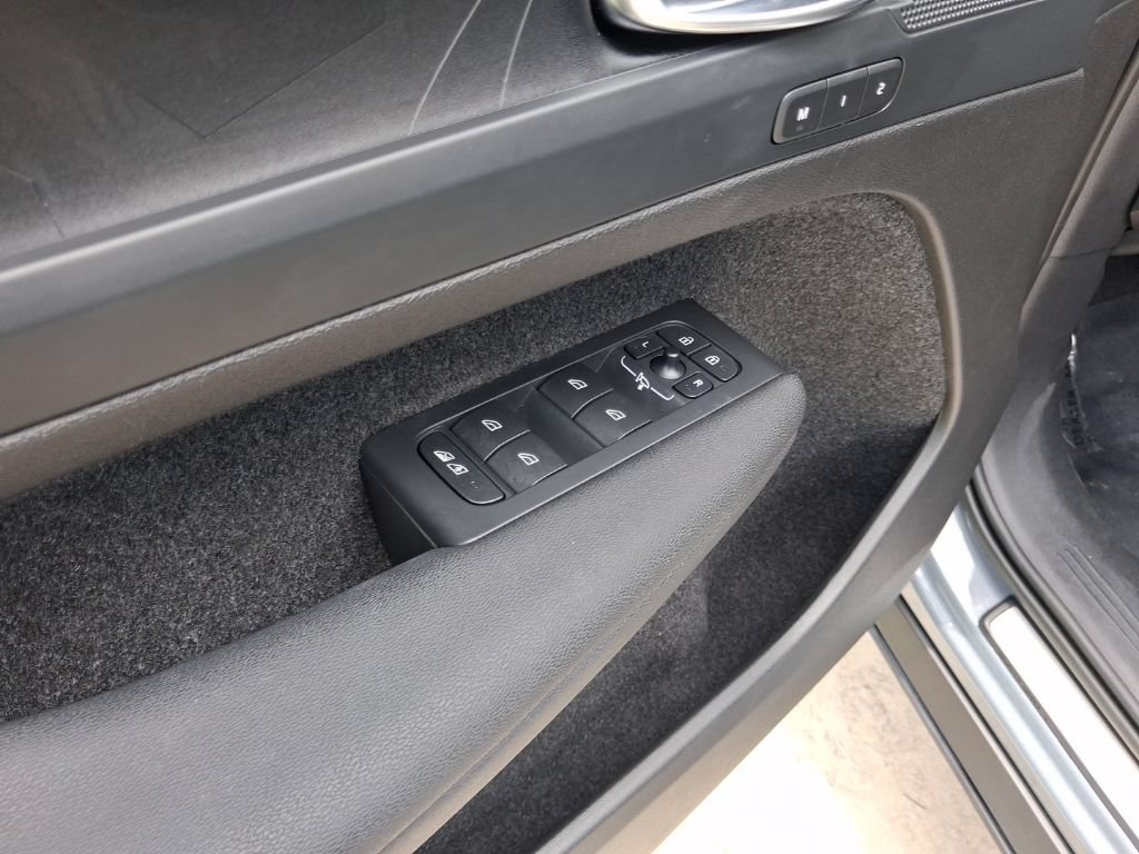 Certified 2023 Volvo XC40 Recharge Core AWD/4WD image 15