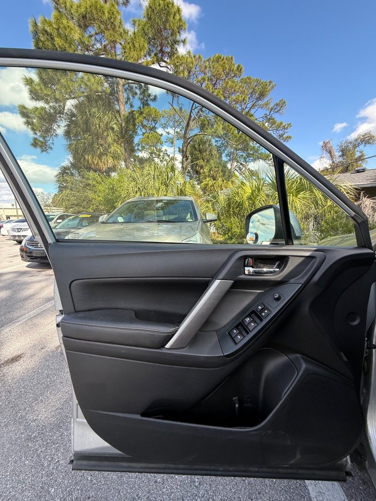 Used 2015 Subaru Forester 2.5i Limited AWD/4WD image 8