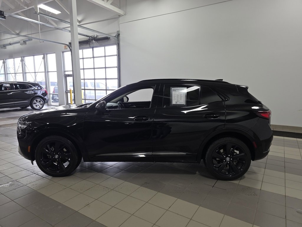 Used 2022 Buick Envision Essence w/ Technology Package II image 2