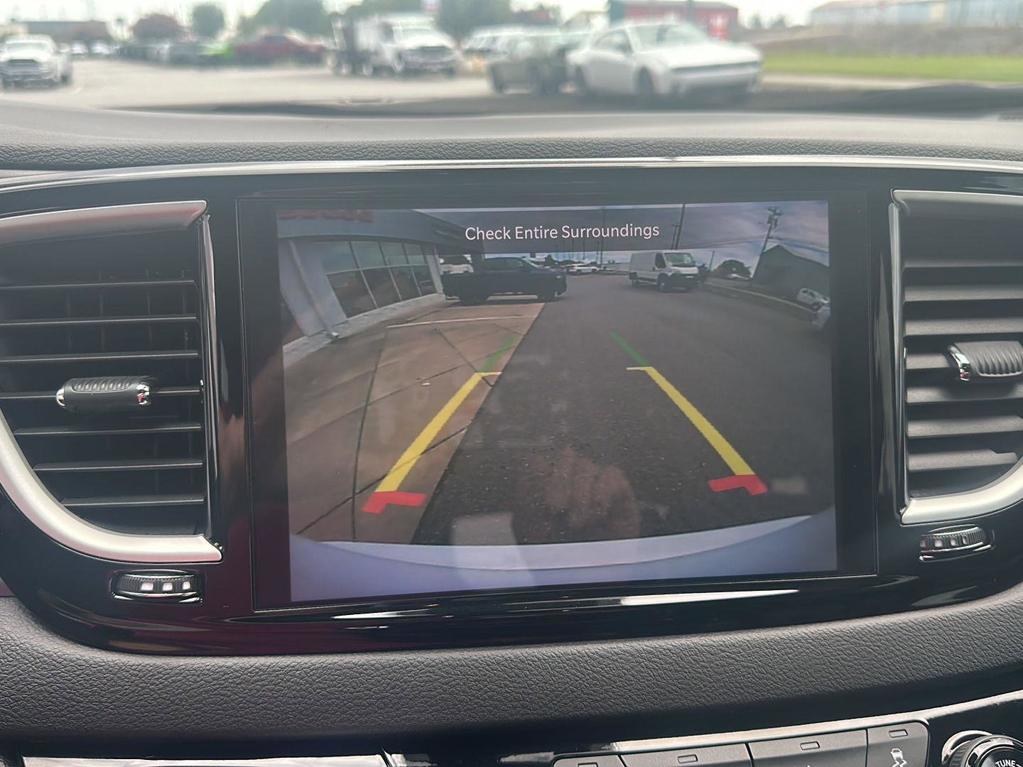 Used 2025 Chrysler Pacifica Select image 18