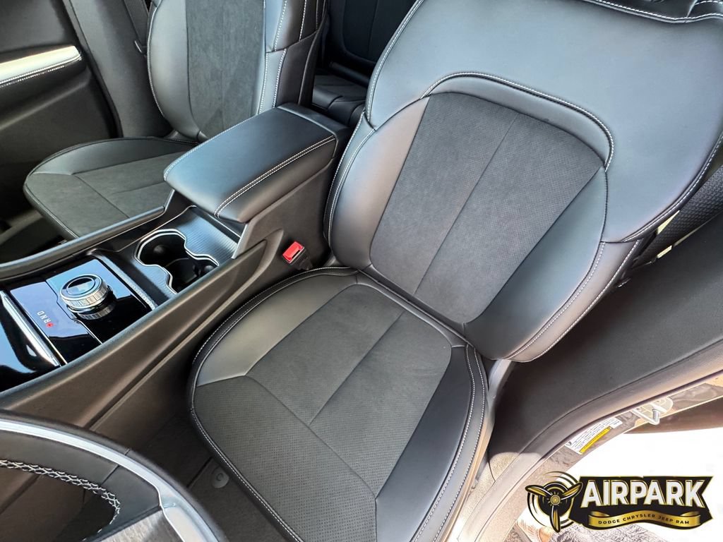 New 2026 Jeep Grand Cherokee Altitude RWD image 19