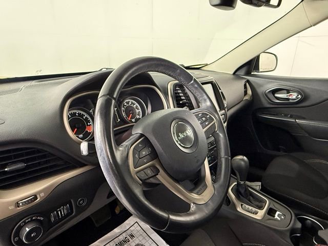 Used 2015 Jeep Cherokee Latitude w/ Comfort/Convenience Group image 8