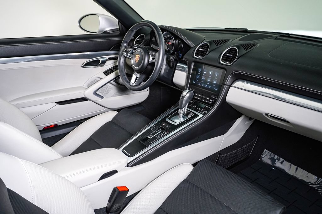 Used 2024 Porsche 718 Boxster RWD image 17