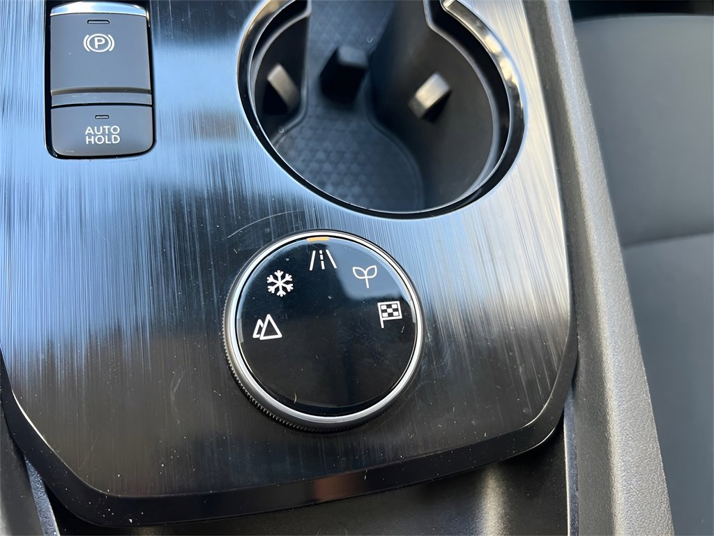 Used 2023 Nissan Rogue S image 27