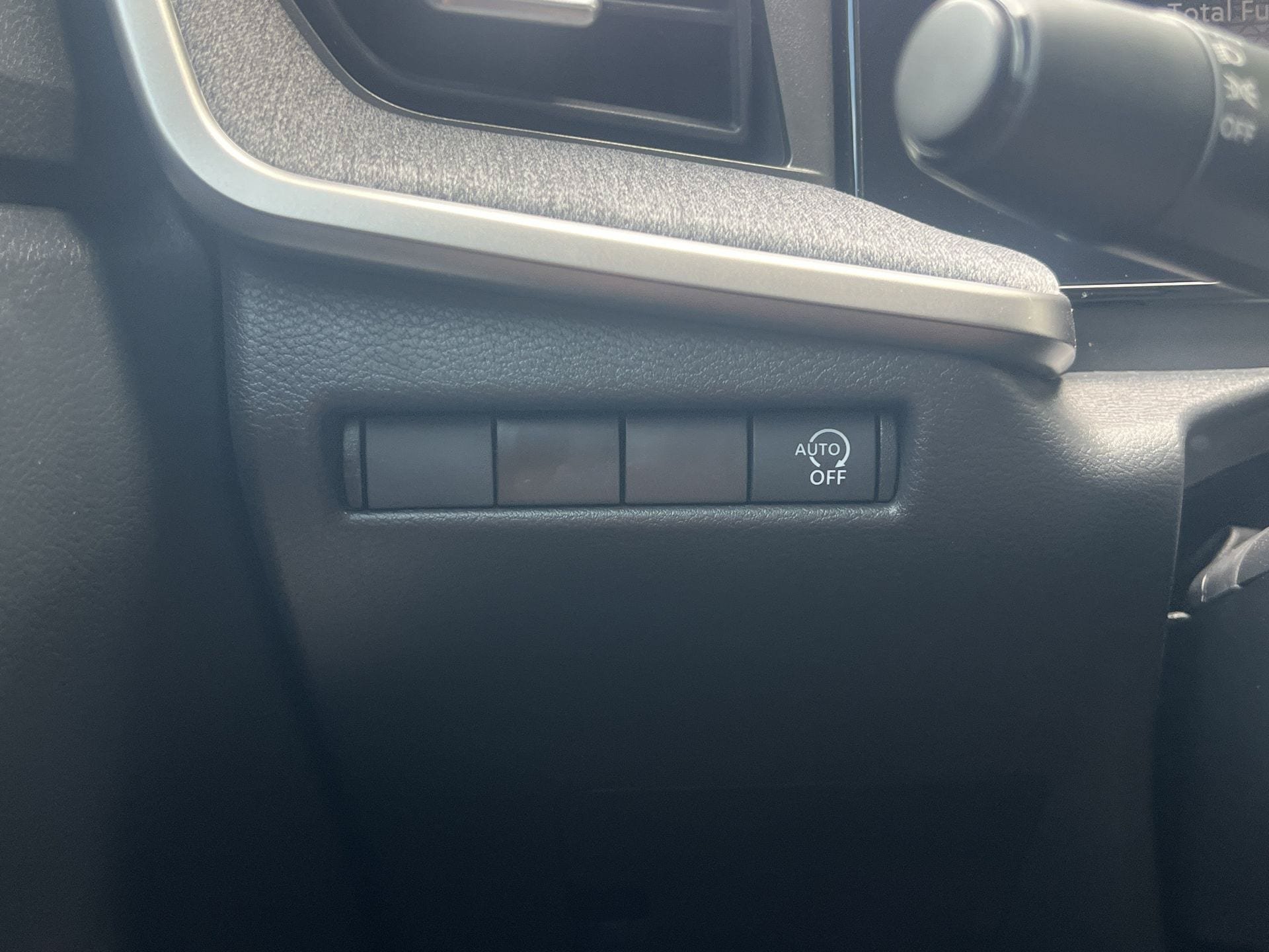 Used 2026 Nissan Kicks SV w/ SV Premium Package FWD image 15