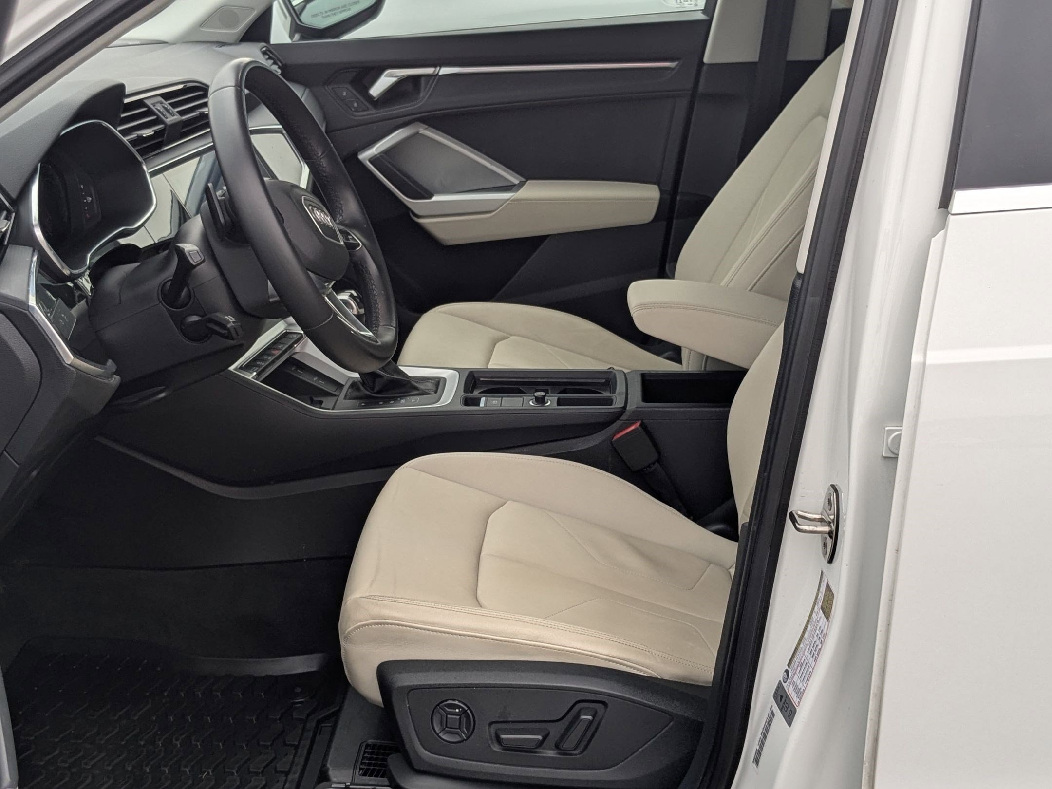 Used 2022 Audi Q3 2.0T Premium Plus w/ Premium Plus Package image 12