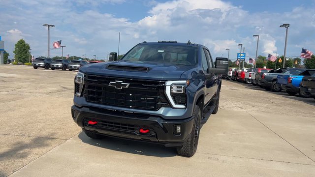 Used 2025 Chevrolet Silverado 2500 LT w/ Trail Boss Package AWD/4WD image 4
