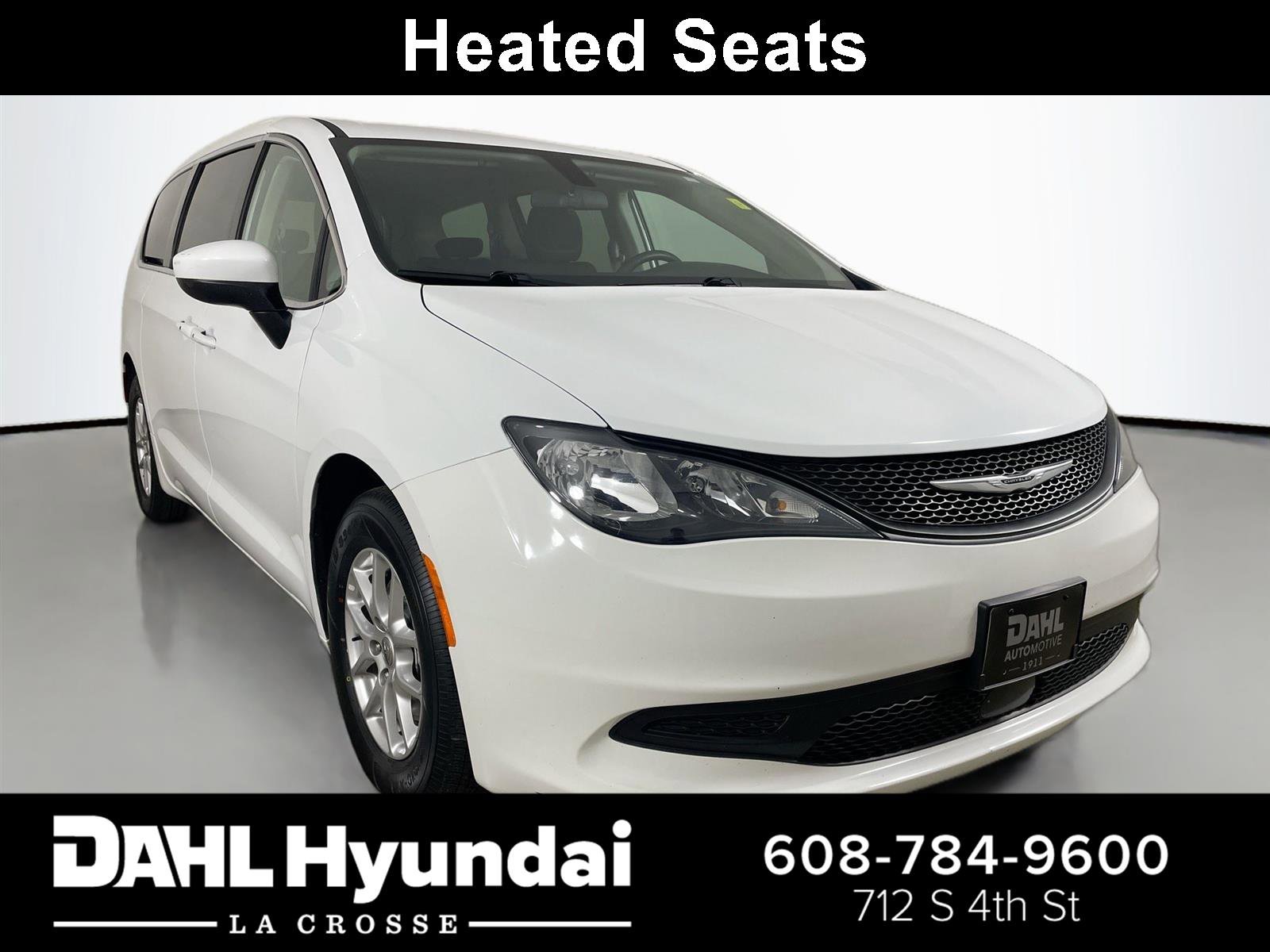 Used 2022 Chrysler Voyager LX image 1