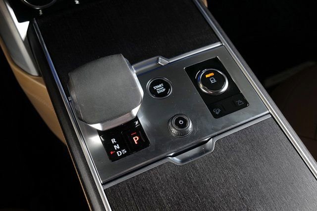 Used 2023 Land Rover Range Rover SE image 12