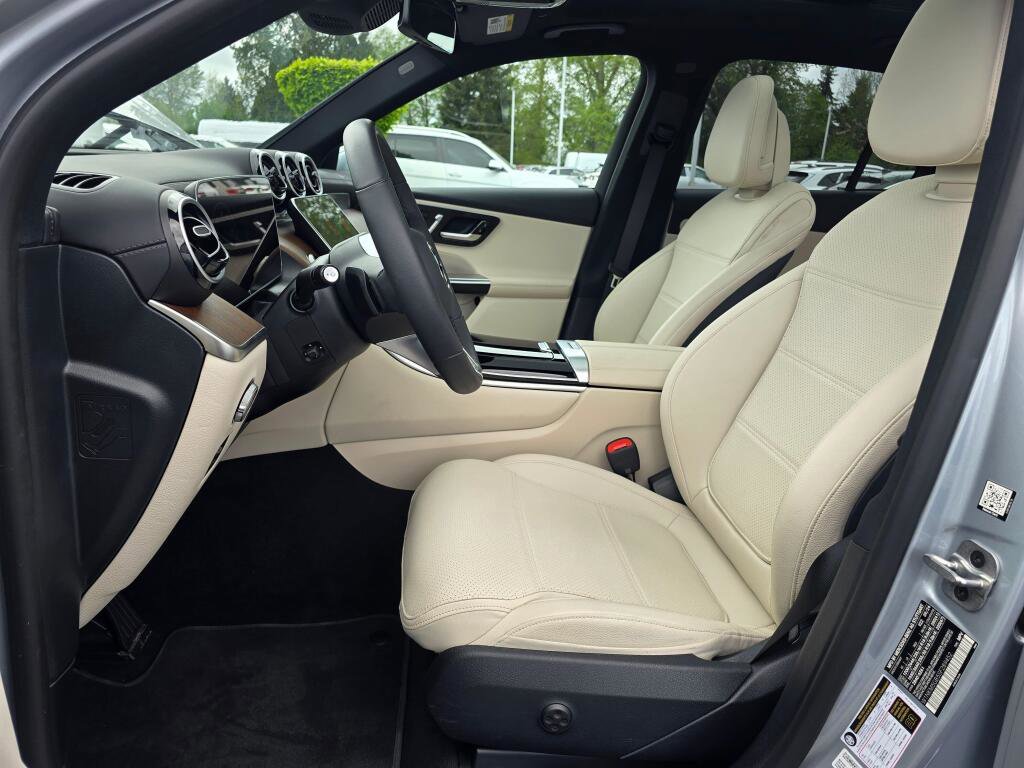 Used 2025 Mercedes-Benz GLC 350e 4MATIC image 13