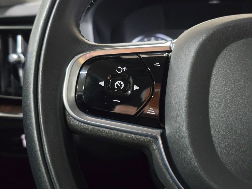 Used 2021 Volvo S60 T6 Momentum w/ Premium Package image 18