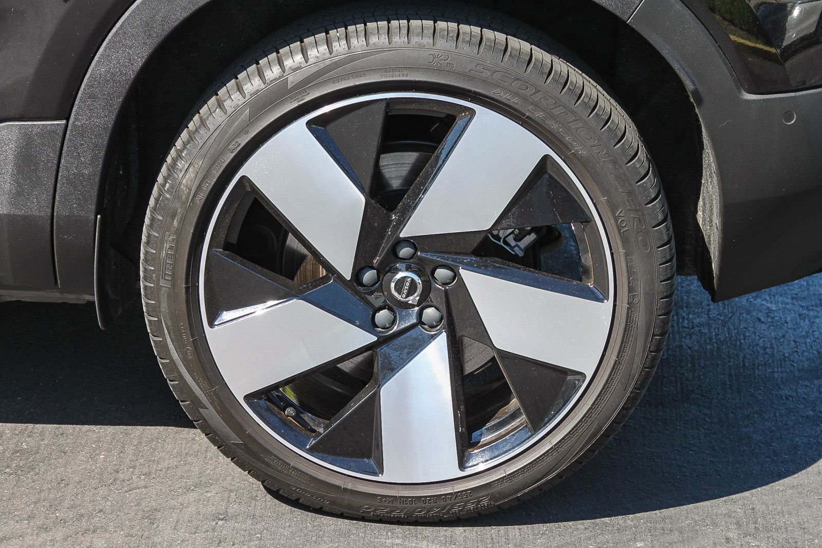 Used 2023 Volvo C40 P8 Recharge Ultimate image 11