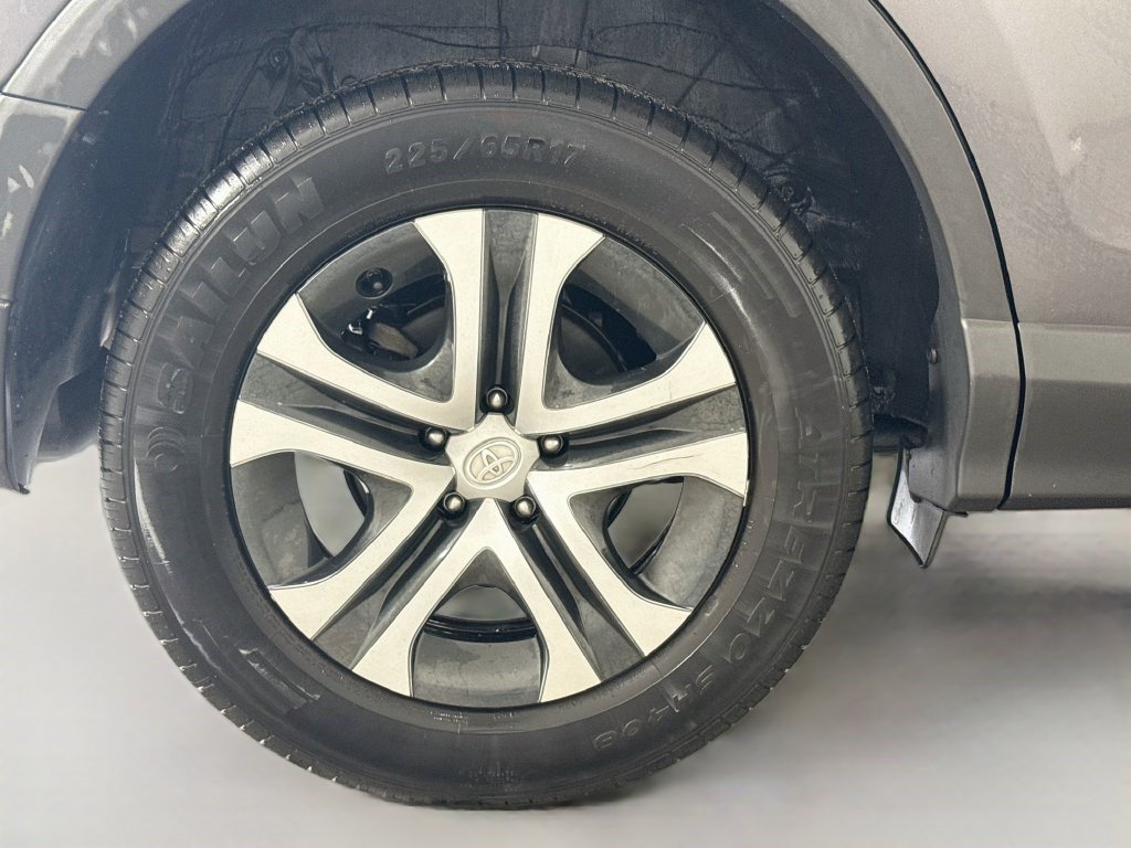 Used 2018 Toyota RAV4 LE FWD image 31