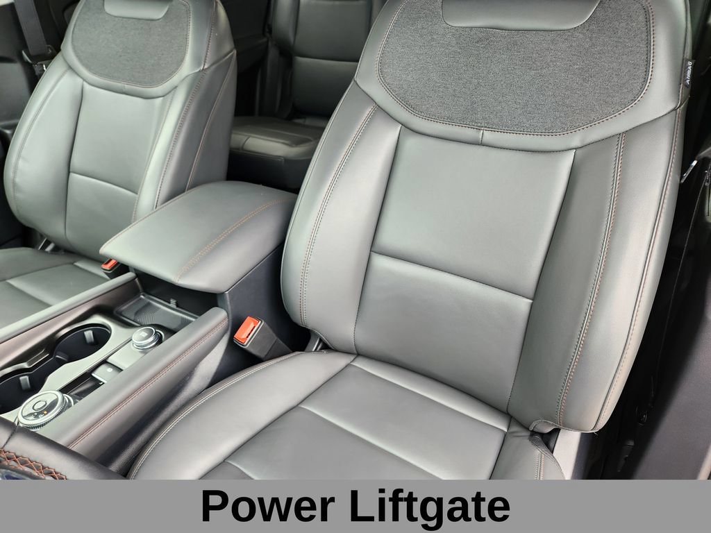 Used 2025 Ford Explorer Active w/ Active Comfort Package AWD/4WD image 11