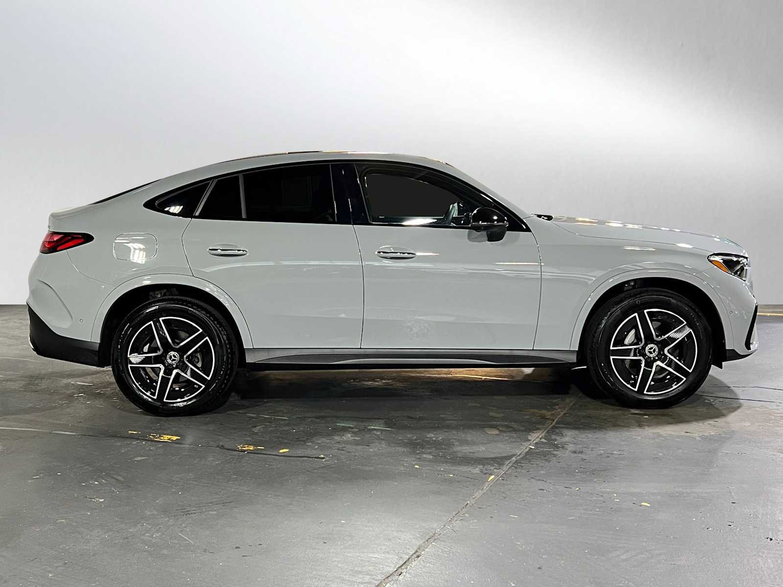 Used 2025 Mercedes-Benz GLC 300 GLC 300 image 2