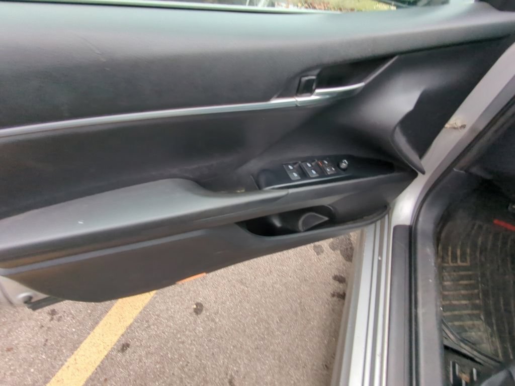 Used 2019 Toyota Camry SE FWD image 8