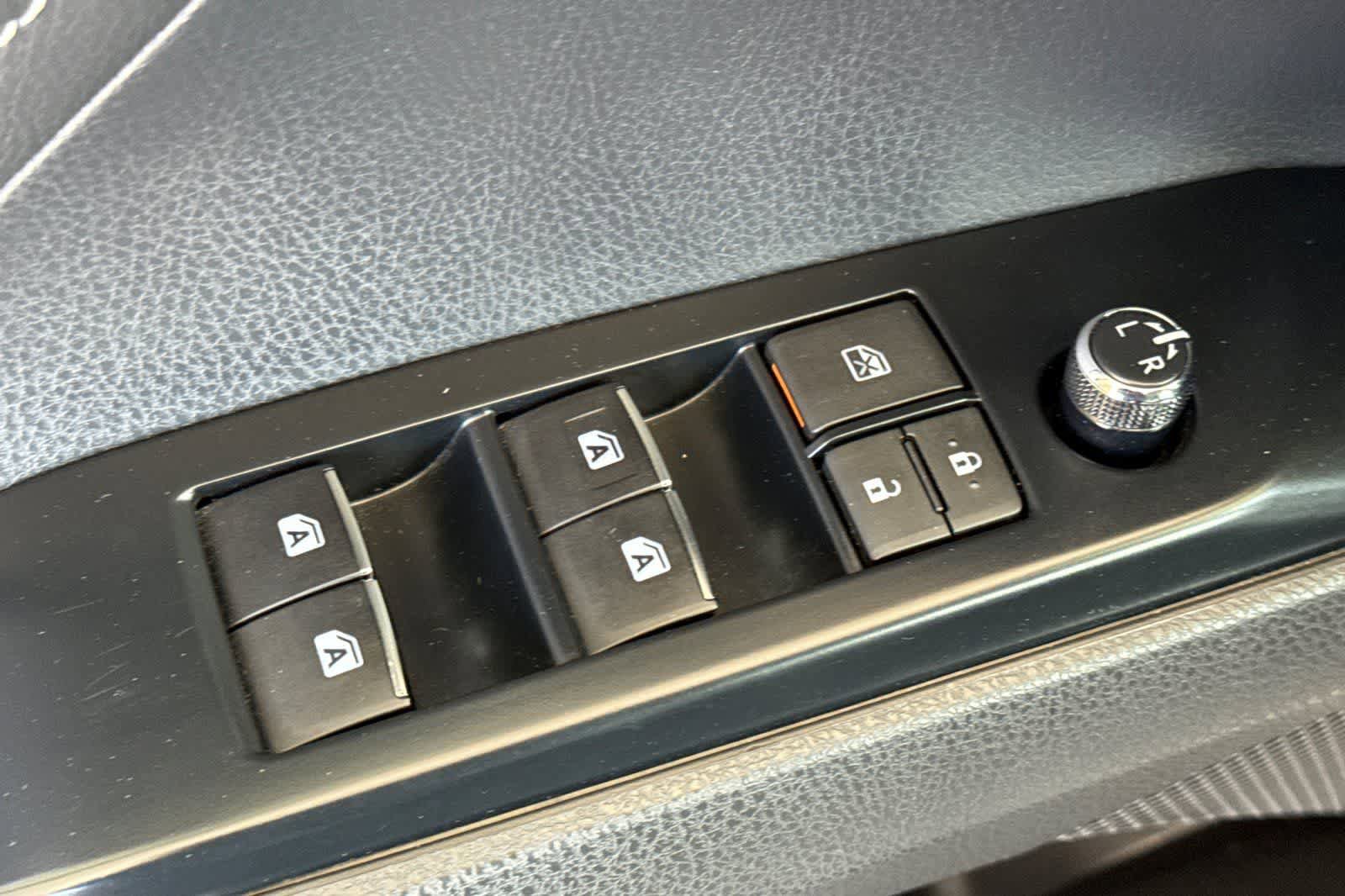 Used 2018 Toyota Camry XSE w/ Accessory Appearance Package FWD image 13