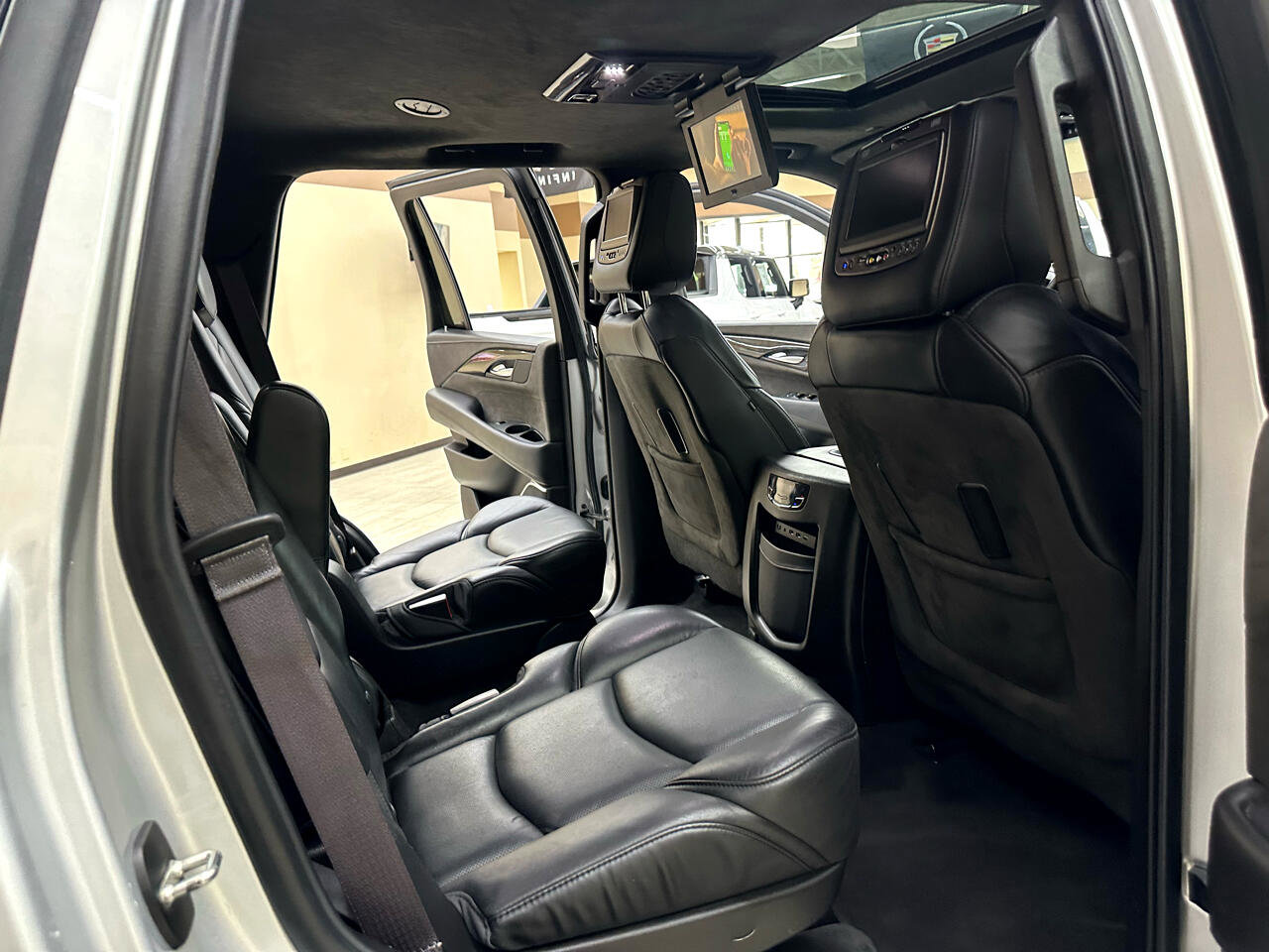 Used 2017 Cadillac Escalade Platinum image 43