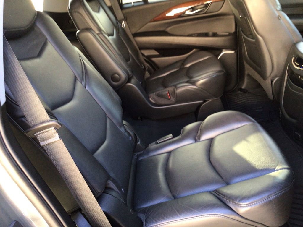 Used 2019 Cadillac Escalade Premium Luxury w/ Escalade Sport Edition image 28