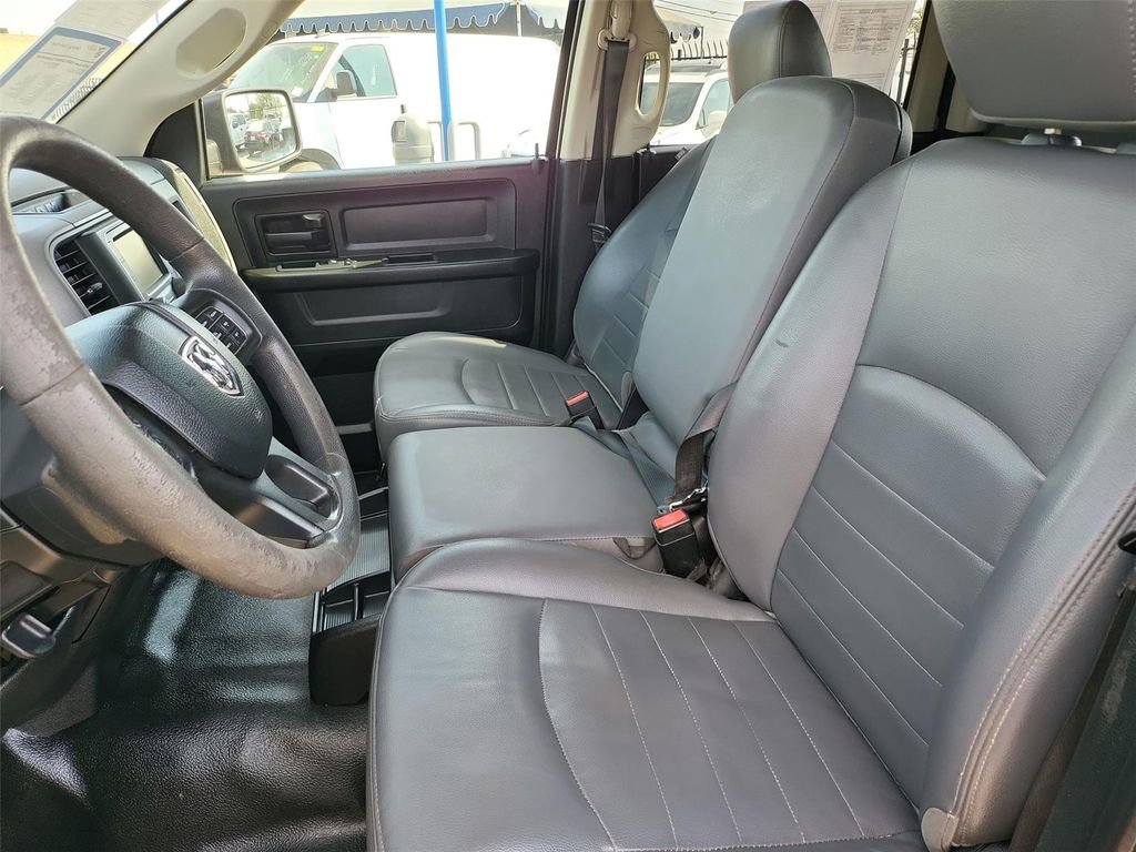 Used 2019 RAM 1500 Tradesman w/ Chrome Appearance Group RWD image 10