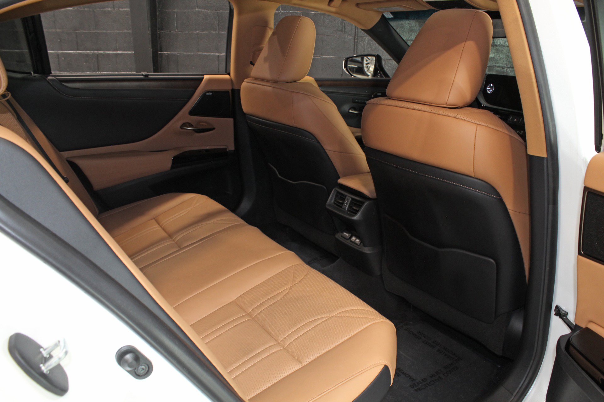 Used 2022 Lexus ES 300h Ultra Luxury w/ Accessory Package 2 FWD image 43