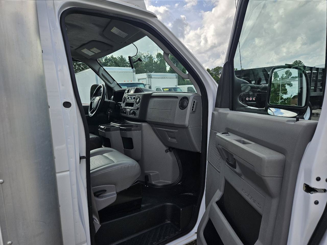 Used 2022 Ford E-450 and Econoline 450 Super Duty w/ Power Windows & Locks Group RWD image 30