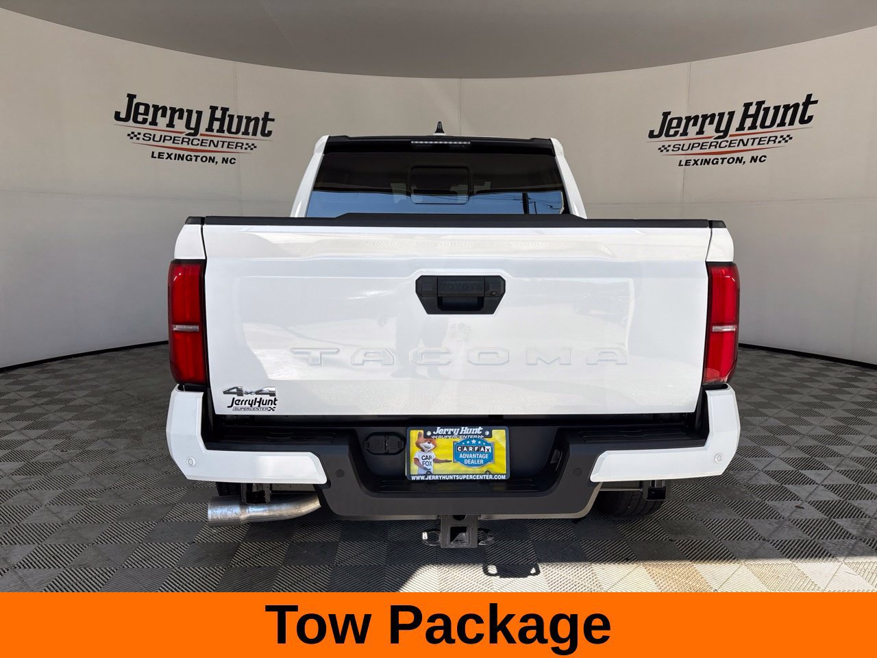 Used 2024 Toyota Tacoma SR5 AWD/4WD image 7