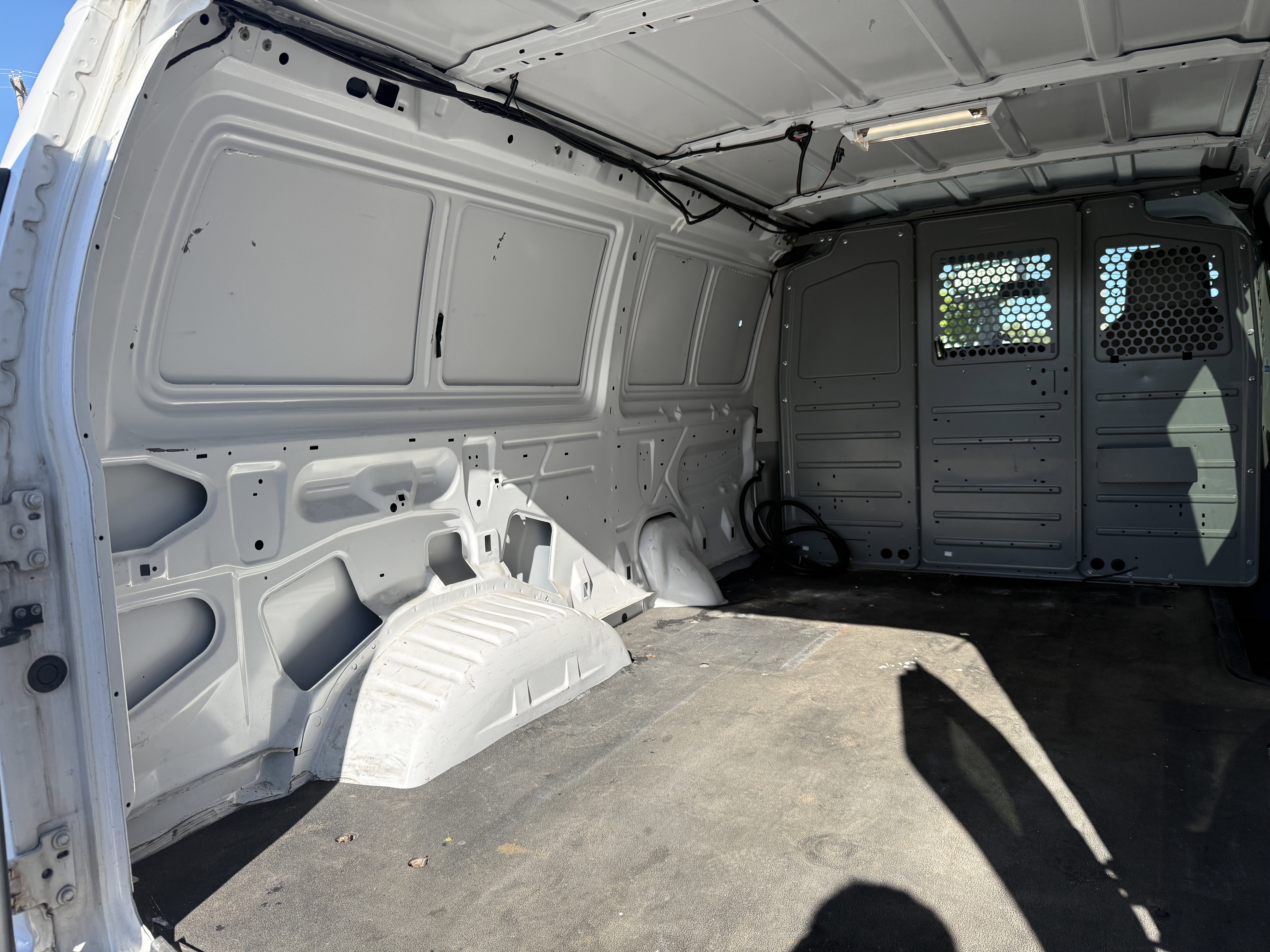 Used 2010 Ford E-250 and Econoline 250 image 25