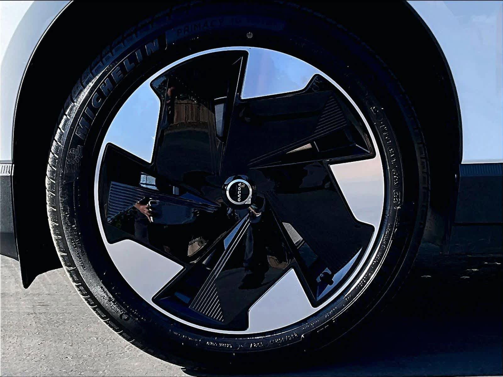 New 2026 Volvo EX30 Plus w/ Climate Package image 14