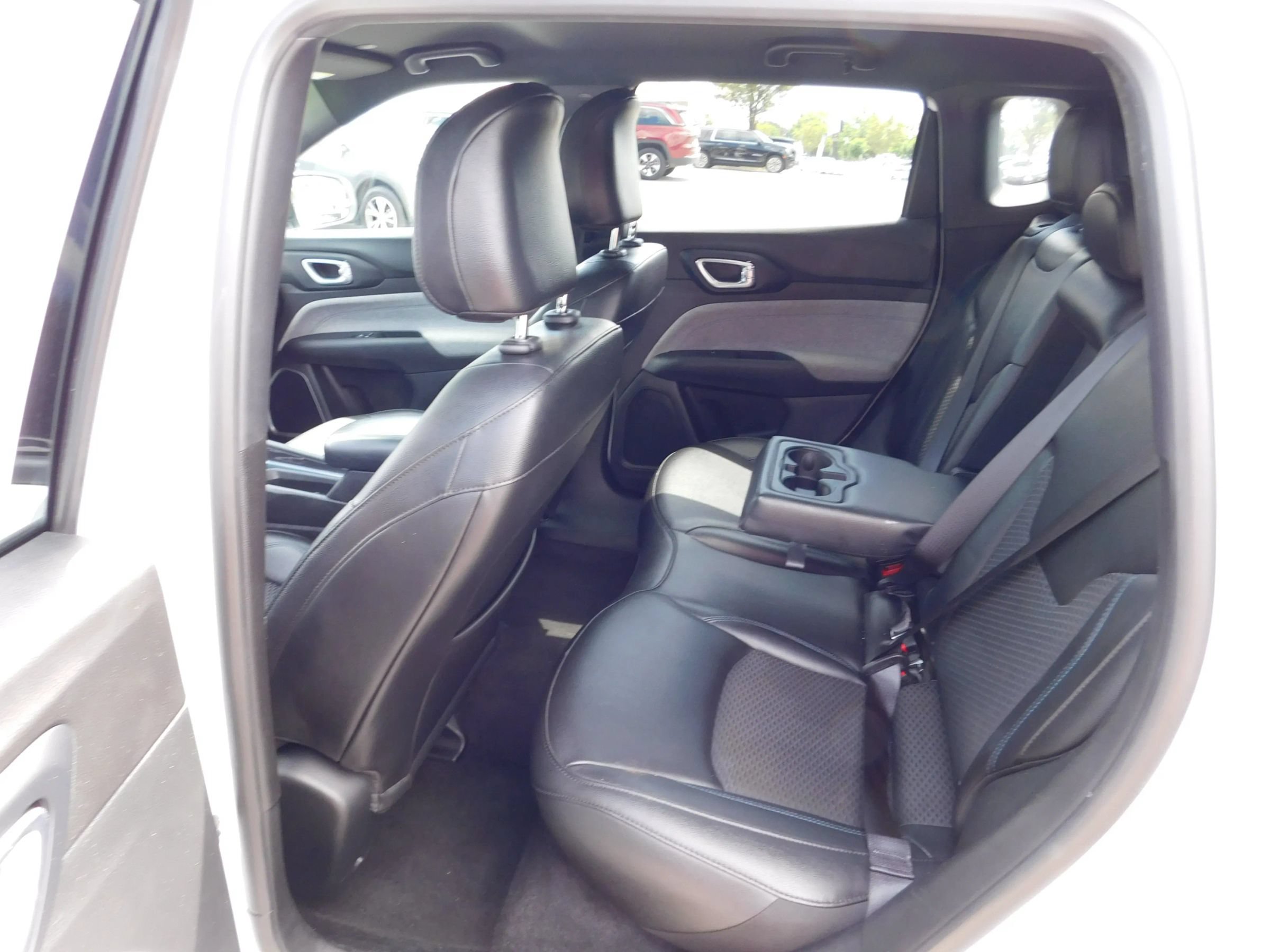 Used 2024 Jeep Compass Latitude AWD/4WD image 13