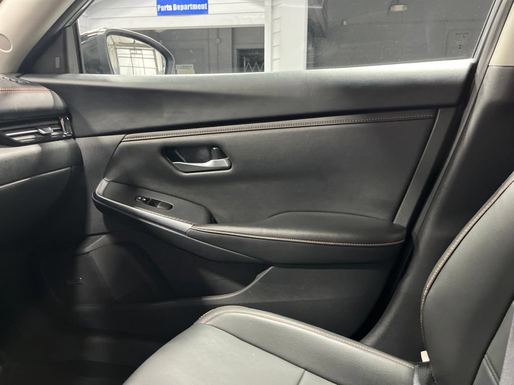 Used 2023 Nissan Sentra SR w/ SR Premium Package FWD image 19