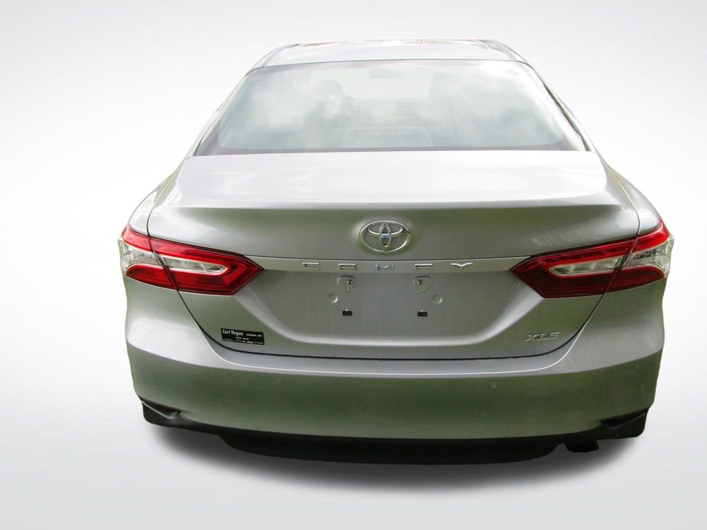 Used 2018 Toyota Camry XLE image 8