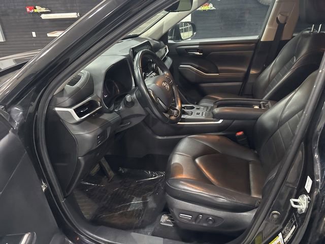 Used 2021 Toyota Highlander XLE image 10