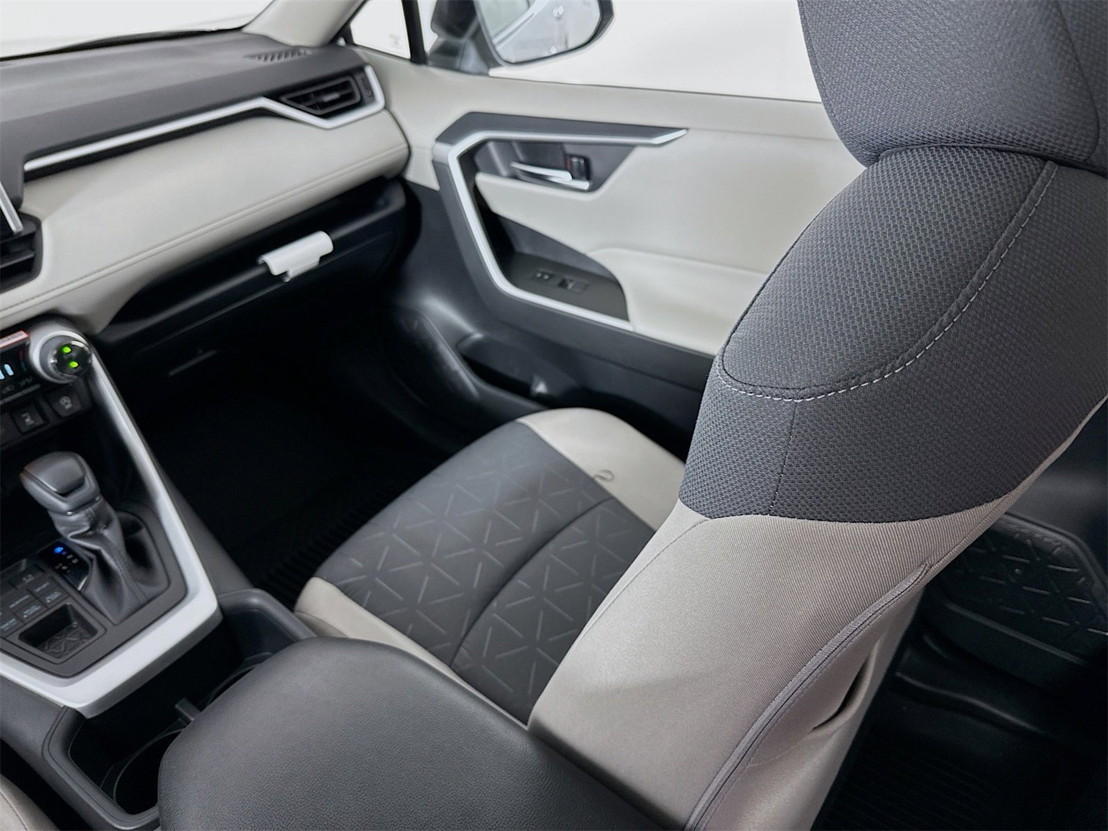 New 2025 Toyota RAV4 XLE image 24