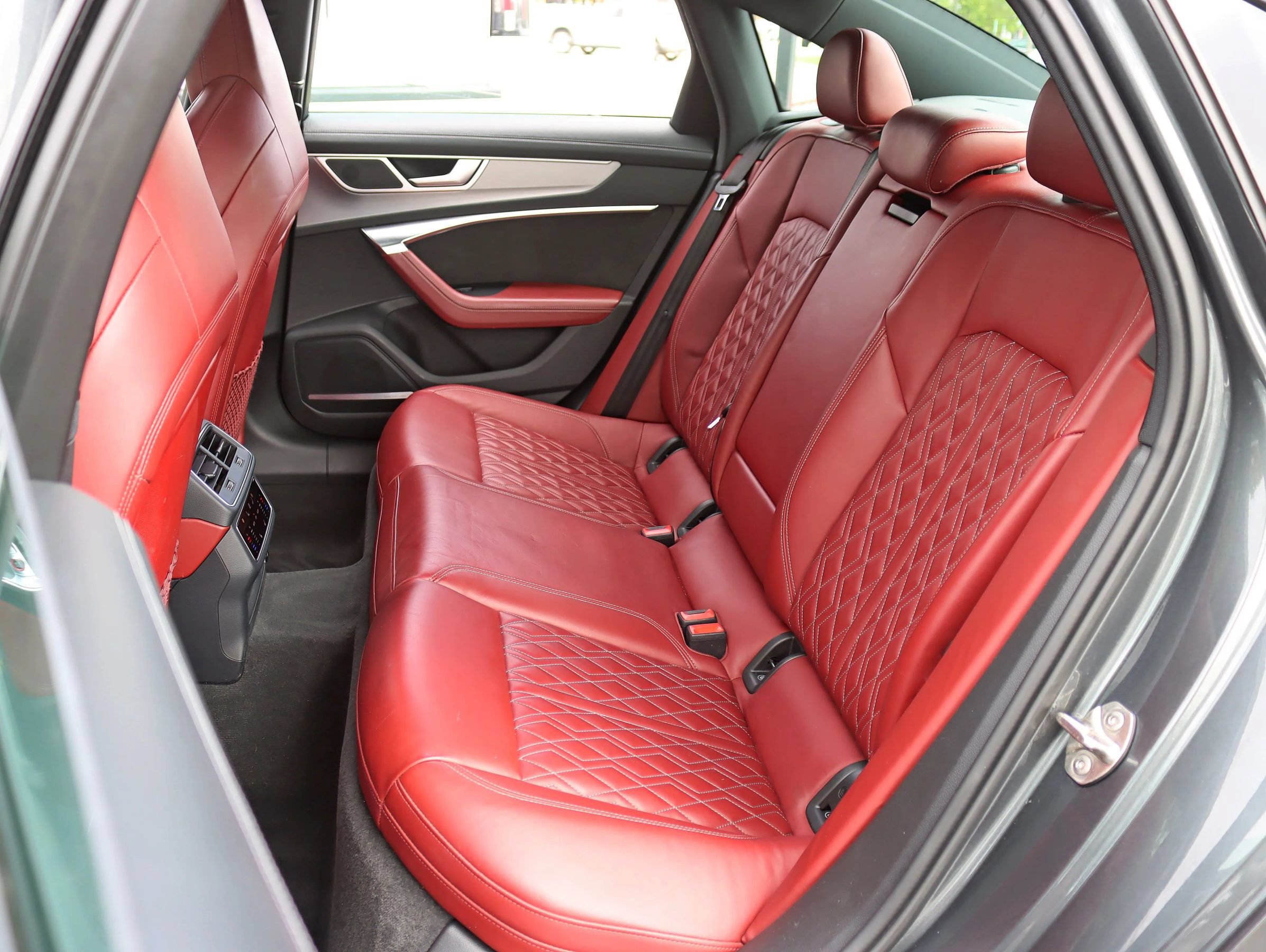 Used 2021 Audi S6 Premium Plus w/ S6 Executive Package AWD/4WD image 32