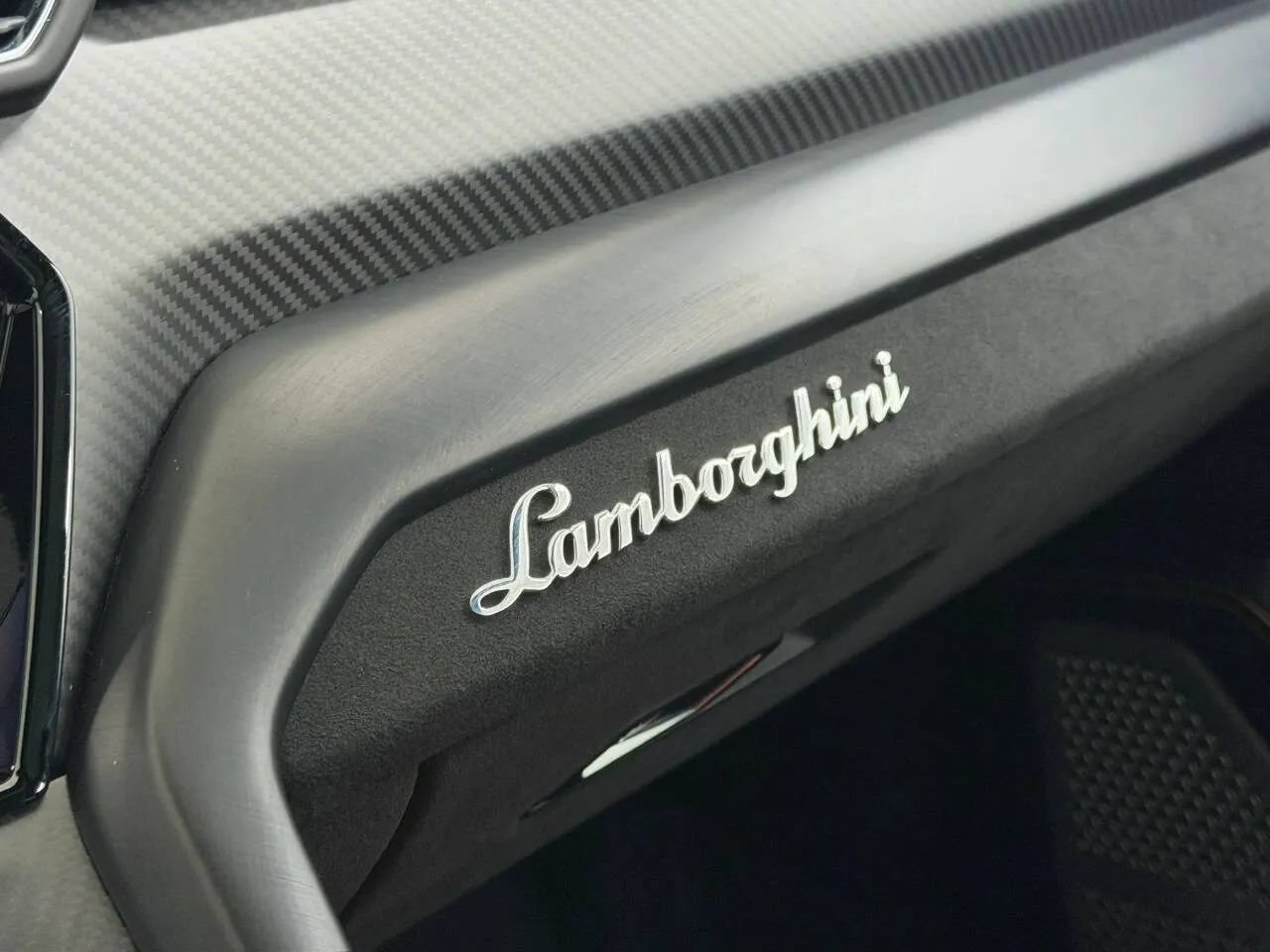 Used 2022 Lamborghini Urus AWD/4WD image 29