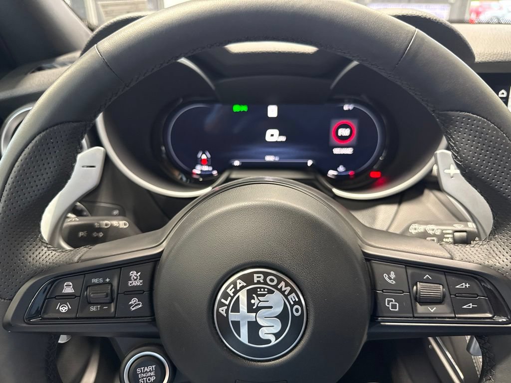 Used 2025 Alfa Romeo Stelvio Sprint w/ Convenience Package AWD/4WD image 26