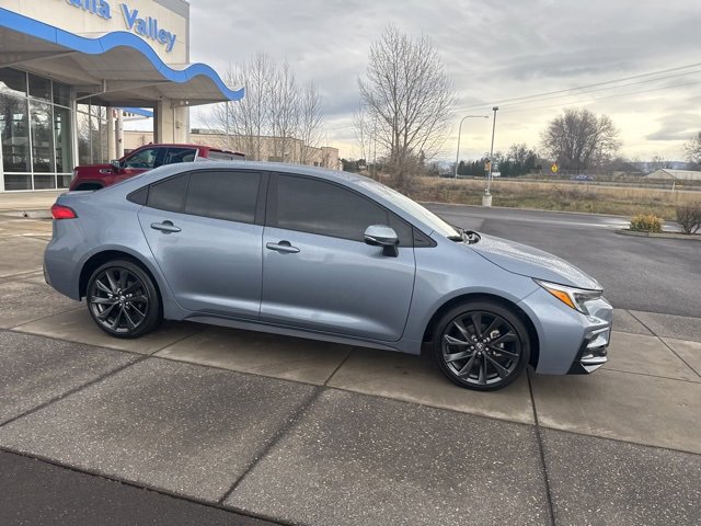 Used 2023 Toyota Corolla SE w/ Carpet Mat Package (TMS) image 3