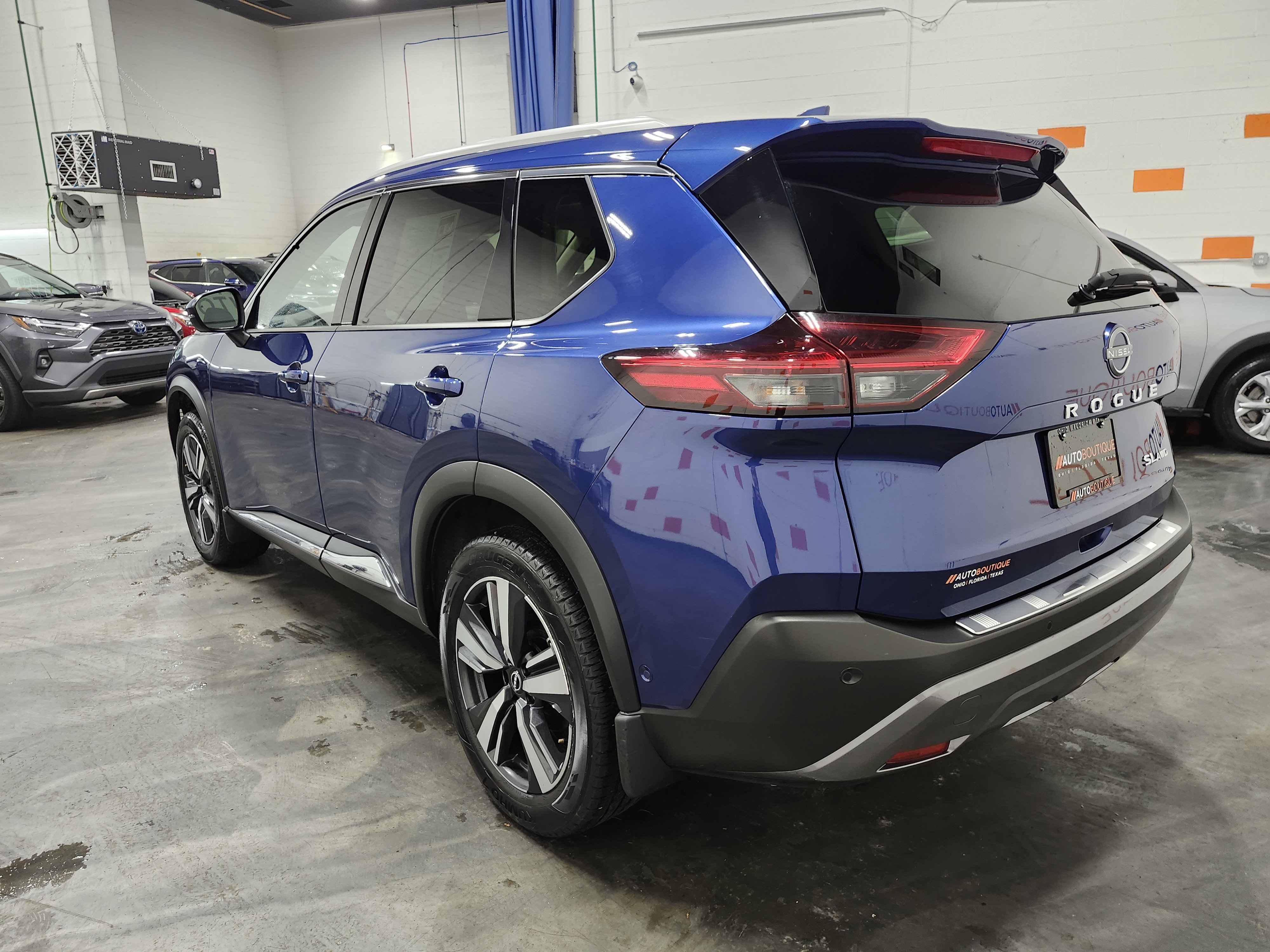 Used 2023 Nissan Rogue SL w/ SL Premium Package image 17