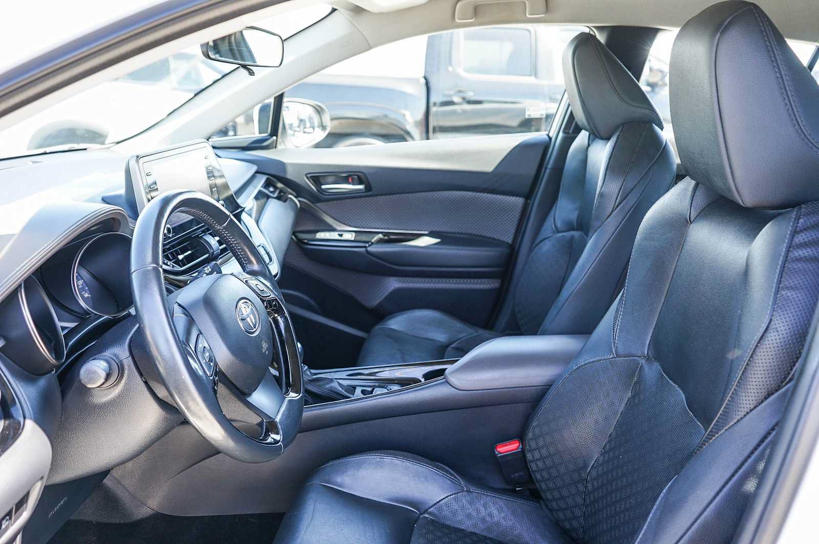 Used 2022 Toyota C-HR Limited FWD image 17