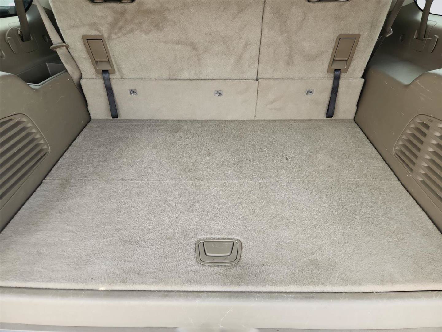 Used 2015 Chevrolet Suburban LT RWD image 24